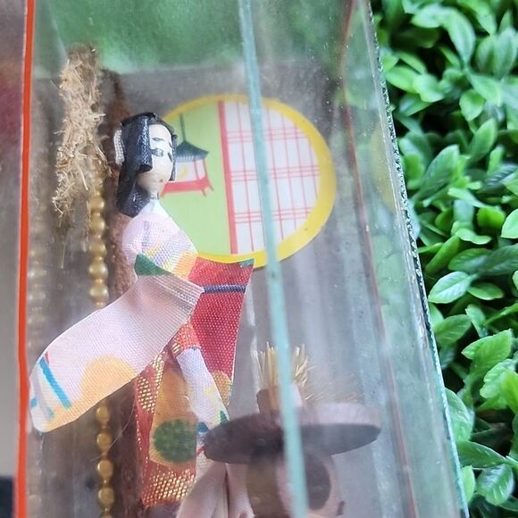 Vintage Japan Handcrafted Geisha Girl In Case - Picture 7 of 8
